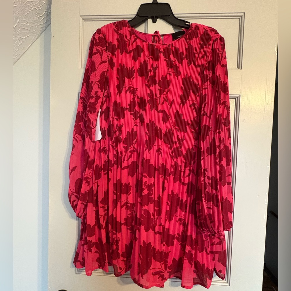 NWT Lumiere Red Floral Pleated Mini Dress Size M Long Sleeve - Picture 2 of 8